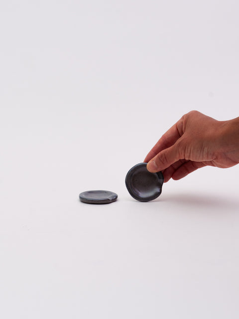 Mino Ware Round Chopstick Rest - Charcoal