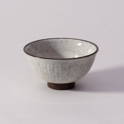 Mino Ware Black Soil Rice Bowl Tokusa Motif Small